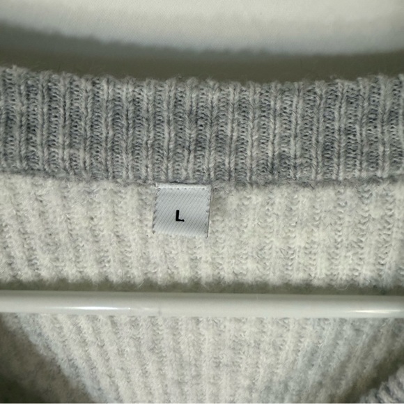 Unbranded Woman’s Soft Half Button Up White & Gray Sweater — Size Large - Picture 6 of 10